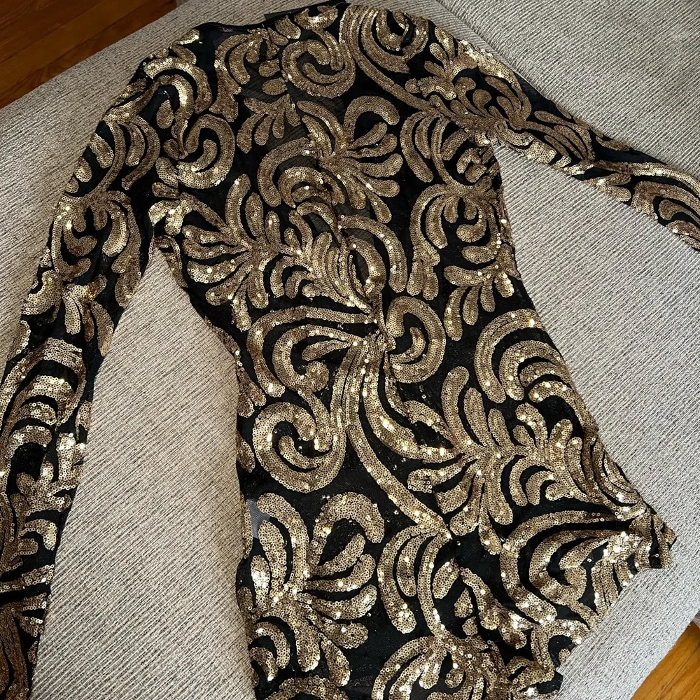 Elegant Black and Gold Sequin Jumpsuit - Picture 4 of 5